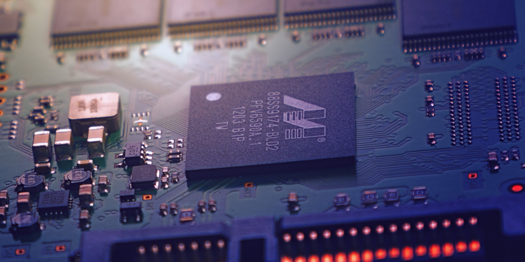 Crisis de semiconductores: qué sucede y cómo sigue afectando al comercio internacional