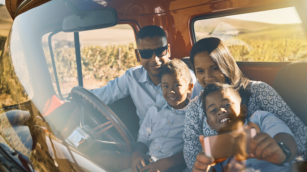 famille qui part en vacance en voiture