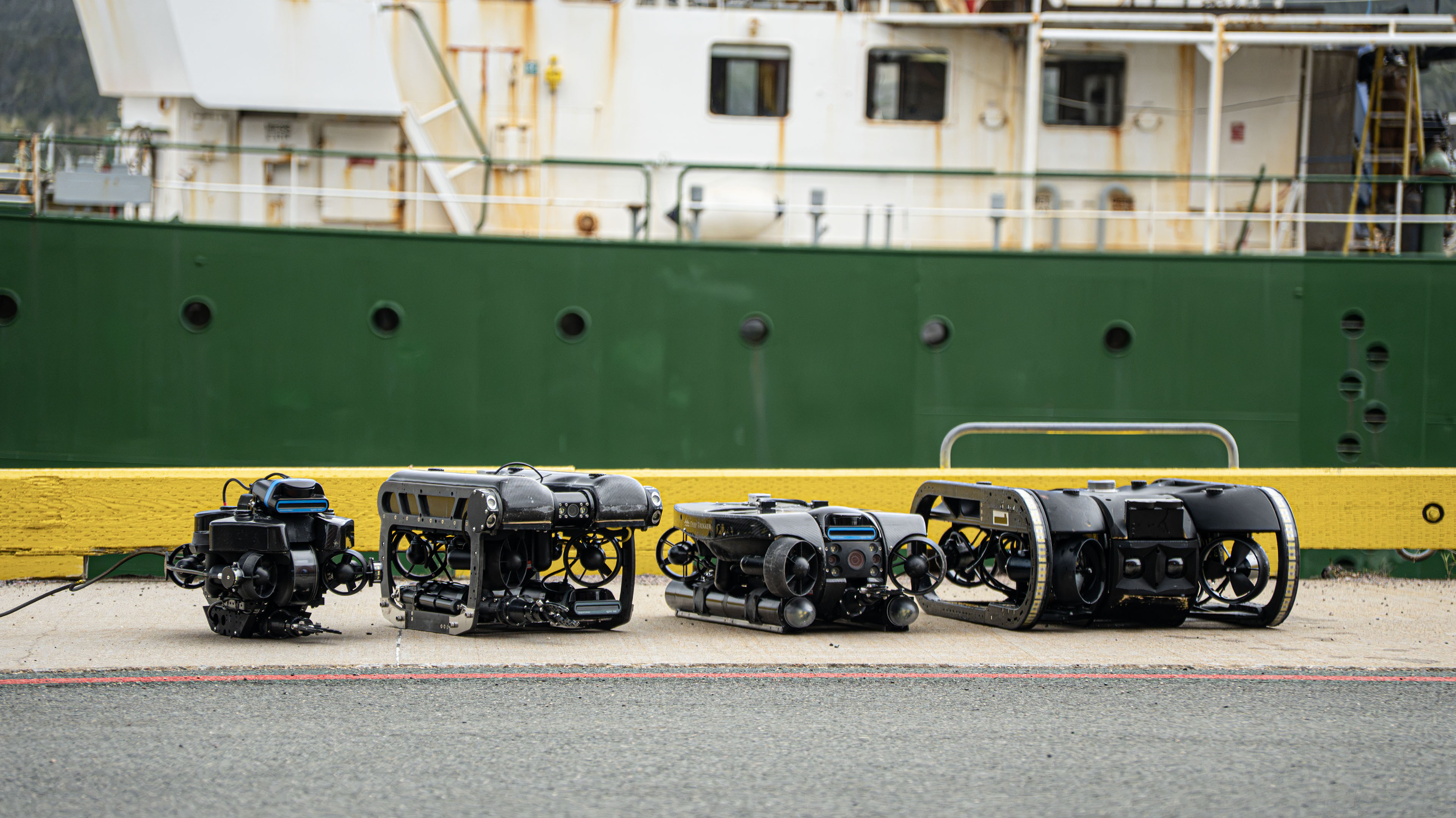 deep-trekker-underwater-rov-family-2026