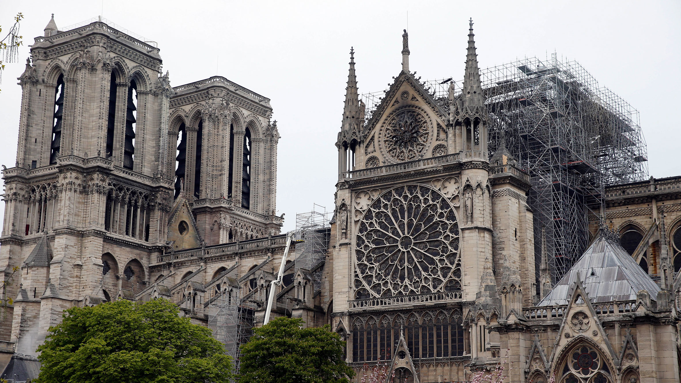 notre-dame-cathedral-fire-2