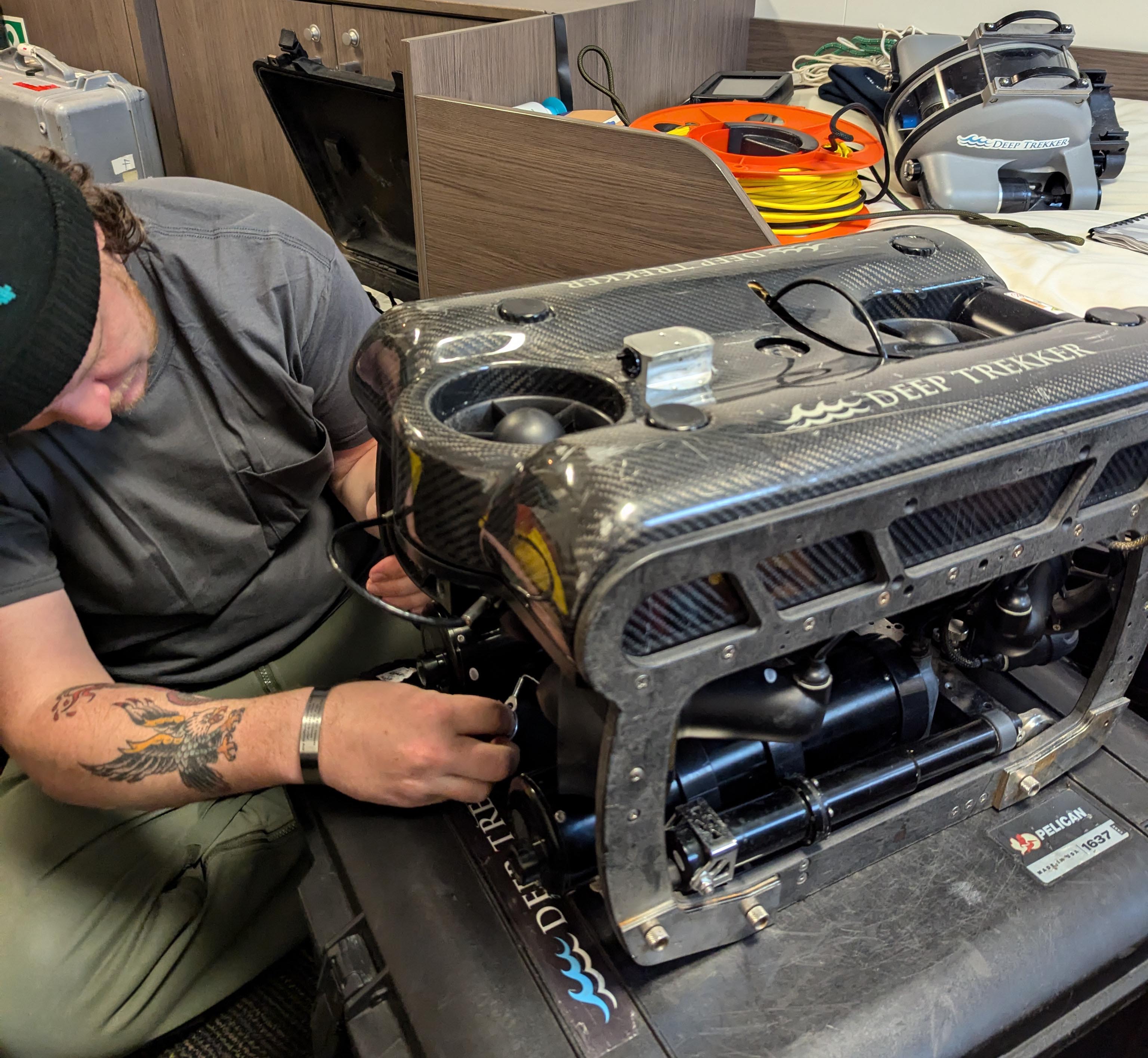 blue-green-expedition-pivot-rov-setup