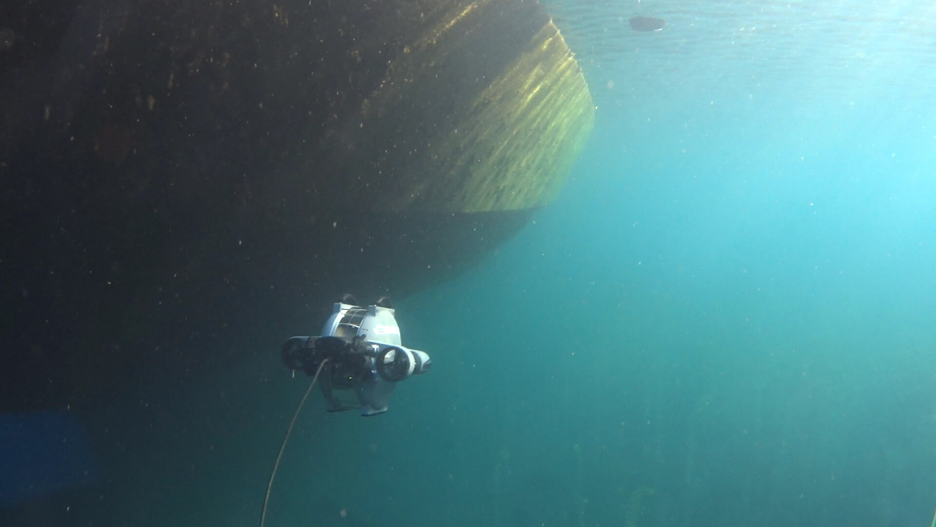 hull underwater rov