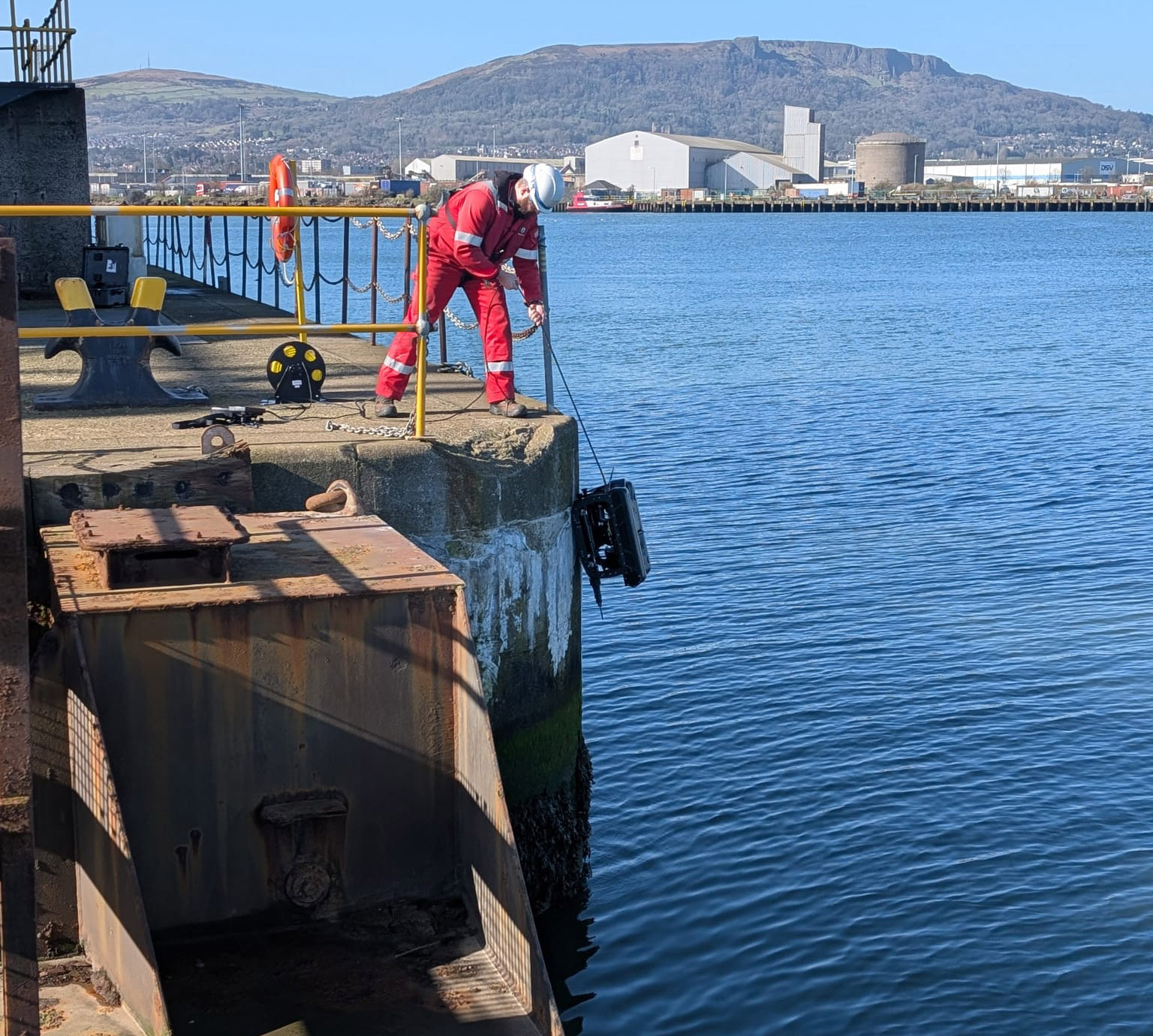 proteus-dockside-deploy-rov