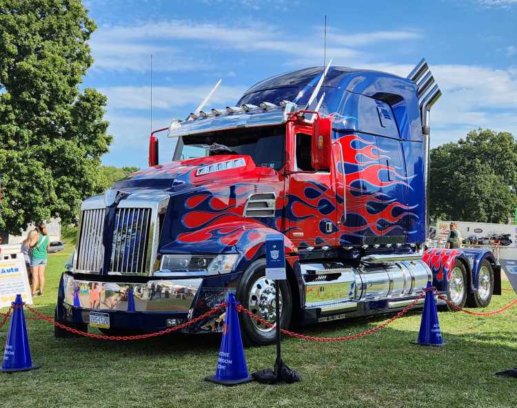 Optimus Prime truck replica fan built