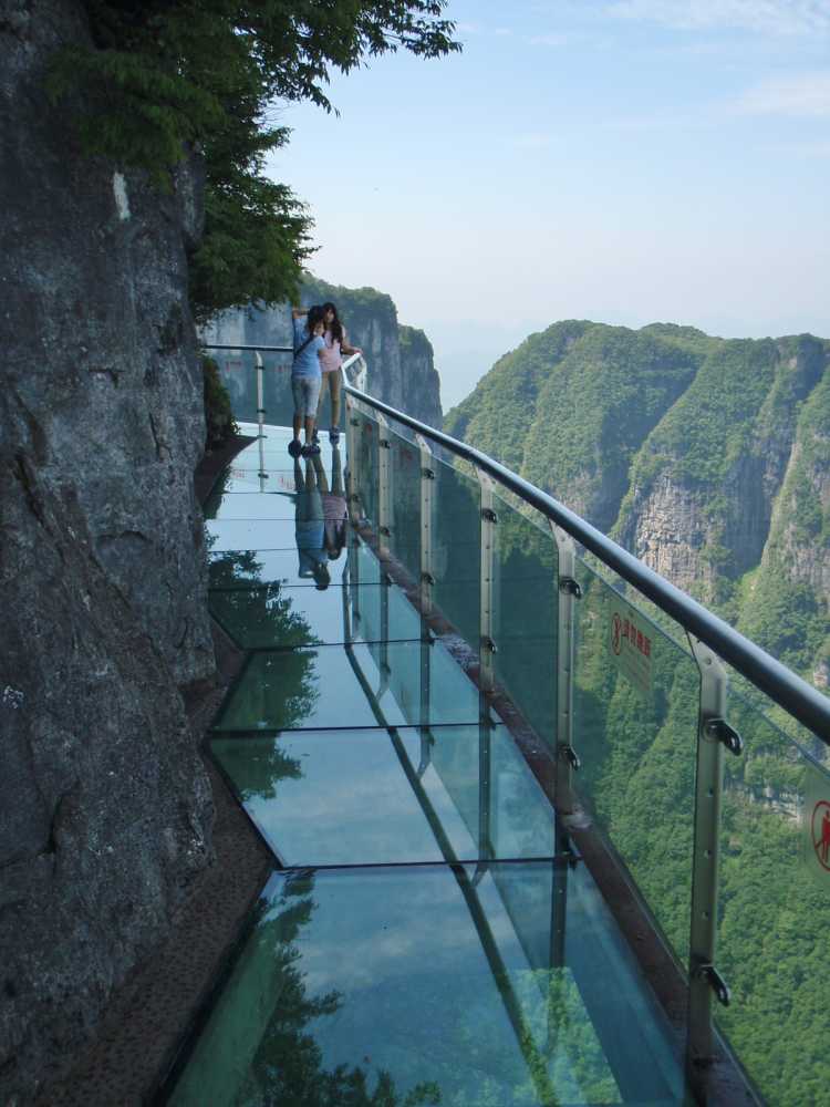 Tianmen Mountain glass walkway