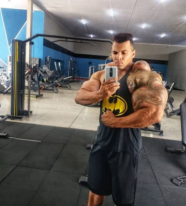 Romario Dos Santos Alves fake muscles