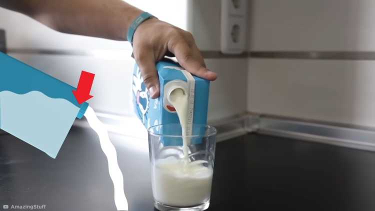 milk pouring