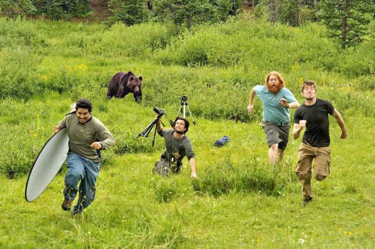 Fake Internet Photos hoaxes Running from bear
