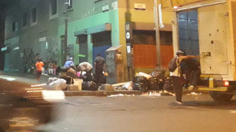 Venezuelans searching through garbage, 2018