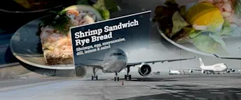 räksmörgås-flygplats.jpg Räksmörgås på Arlanda.