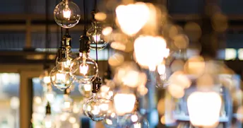 elräkningartikel.png hängande lampor