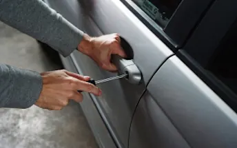 Inbrott i bilen – vad ska jag göra efter bilinbrott? Inbrott i bilen – vad ska jag göra efter bilinbrott?