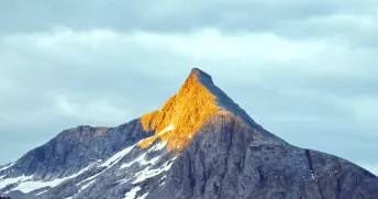 bergstopp med sol