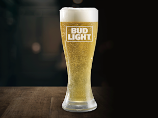 BWW OnPremise HappyHourLandingPageFlight2 ImageBlock BudLight 4000x3000