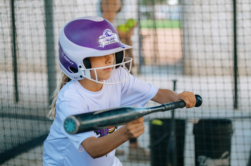 Chaos girl bunting in the cage