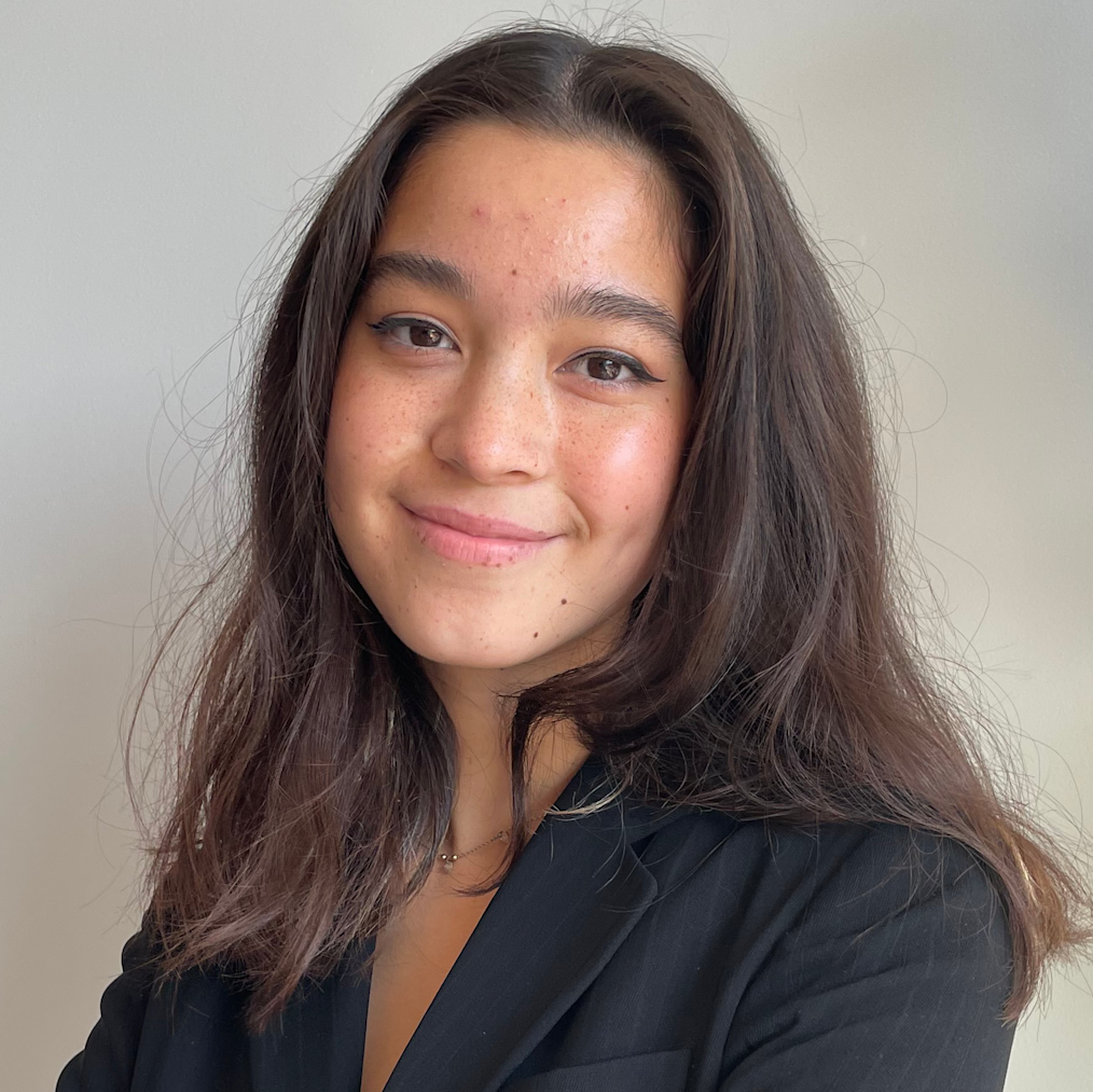 headshot of Mariel Vander Schuur