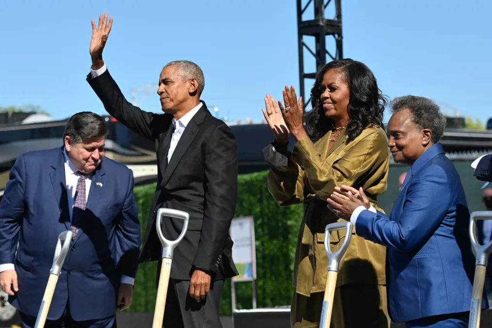 President Obama, former First Lady Michelle Obama, Governor Pritzker, and Mayor Lightfoot wave and clap while holding shovels.