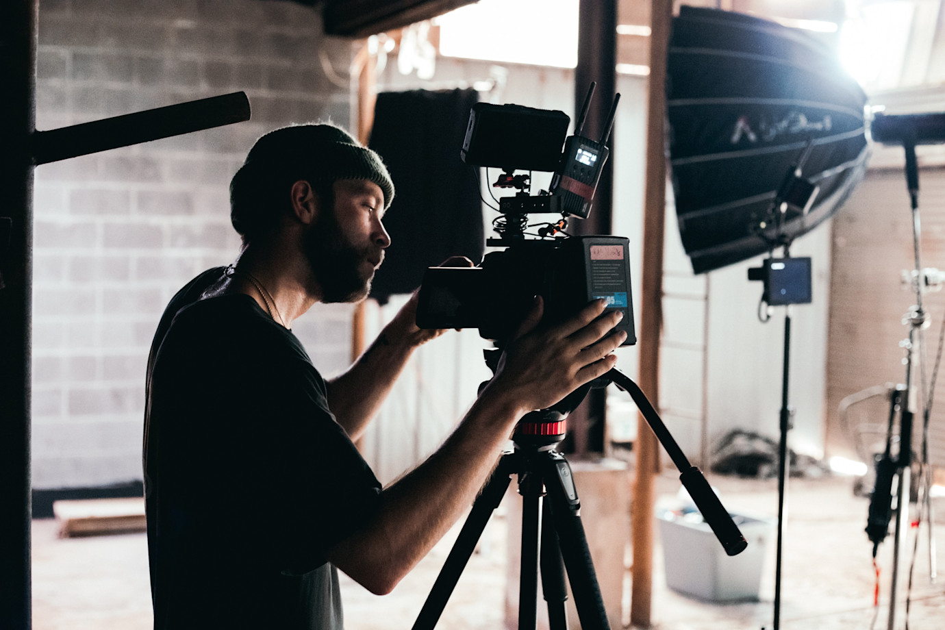 Steps to deal with no shows on set in fashion