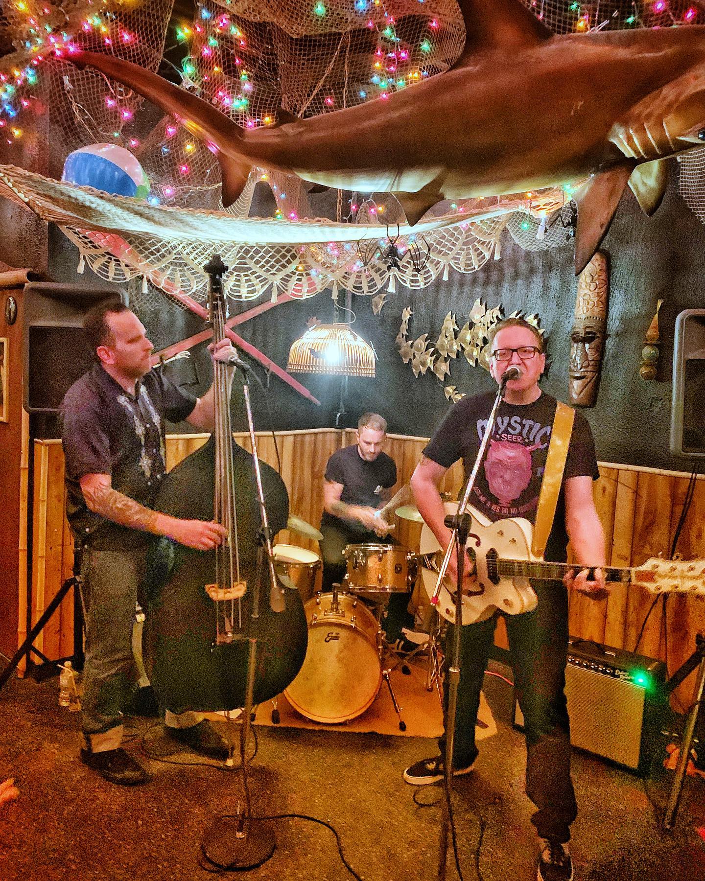 mutiny bar live music