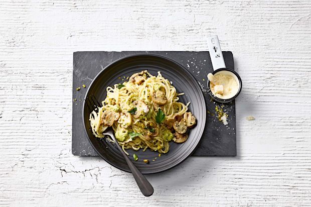 Spaghettini mit Champignons und Nuss-Pesto