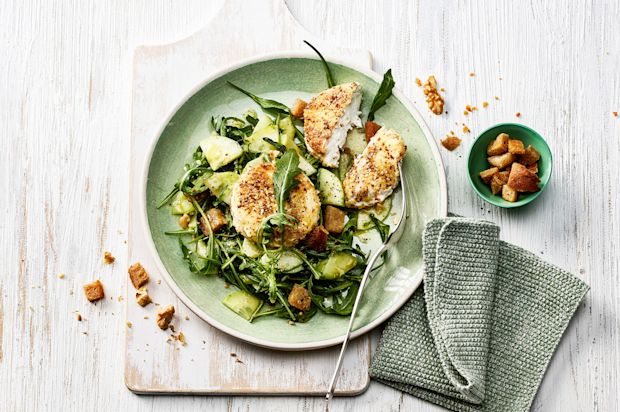 Gurken-Kräuter-Salat mit Ziegenfrischkäse