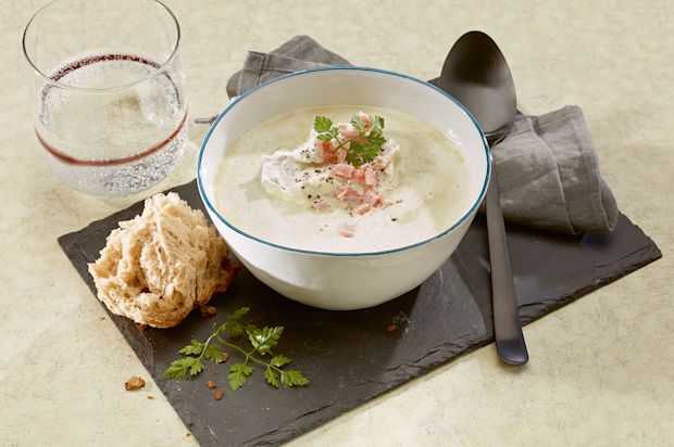 Kartoffel-Oliven-Suppe mit Schinkenrahm