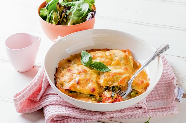 Geschichtete Pastablätter mit Gemüse