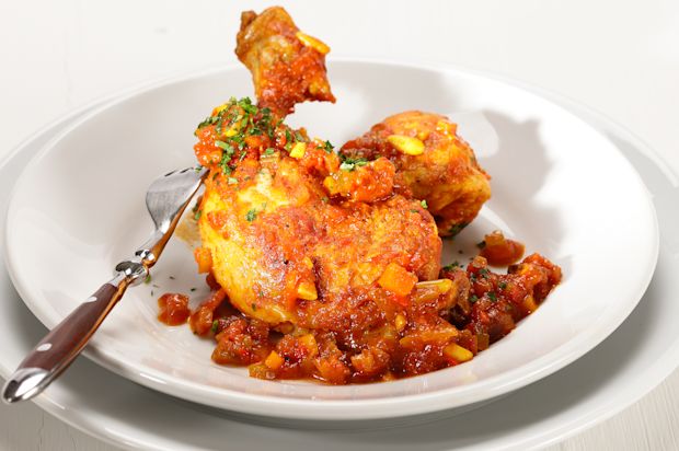 Huhn an Tomaten-Safran-Sauce