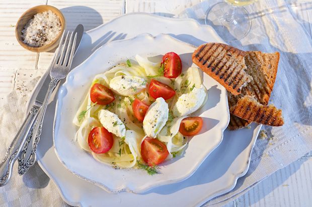 Fenchel-Carpaccio mit Cherrytomaten und Ricotta