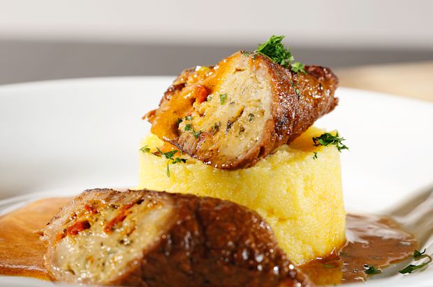 Gefüllte Rindfleischtäschchen an Portweinsauce
