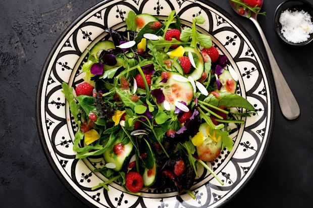 Blattsalat Mit Himbeeren Und Bluten Annemarie Wildeisens Kochen