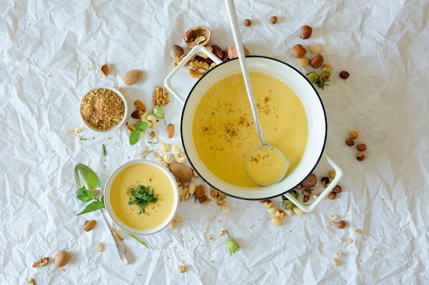 Maiscremesuppe mit hausgemachtem Dukkah