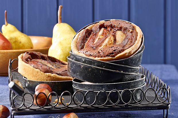 Birnen-Tartelettes mit Haselnüssen und Schokolade