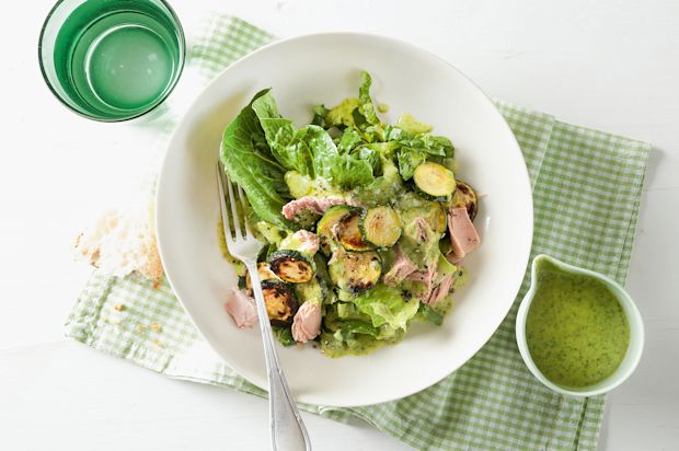 Thon und Zucchetti an Kräutersauce