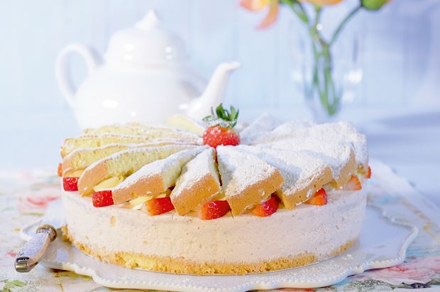 Quark-Rahm-Torte mit Erdbeeren