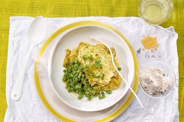 Rührei mit Erbsen und Kopfsalat