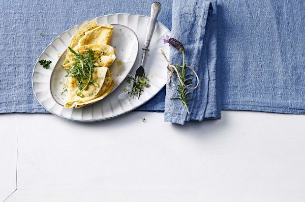 Wildkräuter-Crêpes mit Ziegenfrischkäse