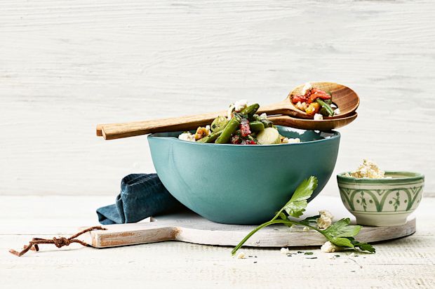 Salat von grünen Bohnen, Peperoni und Feta