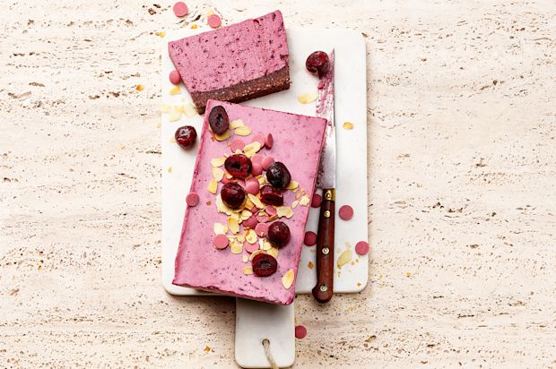 No-Bake-Cake mit Kirschen