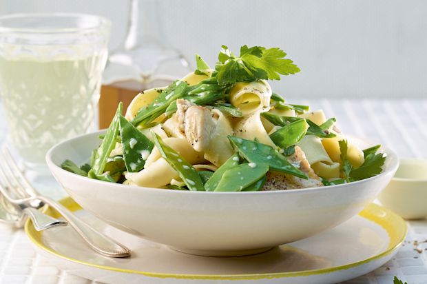 Nudeln mit Kefen und Pouletstreifen