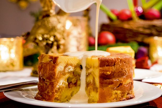 Gebackener Brioche-Pudding mit Vanillesauce