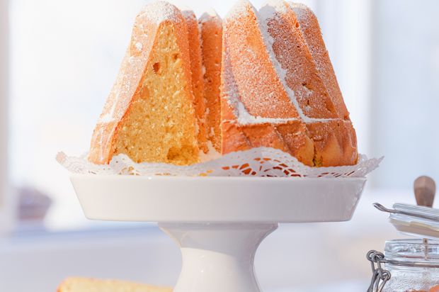 Wiener Gugelhopf mit Aprikosenröster