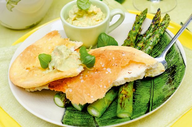 Fladenbrot mit Gemüse-Dip