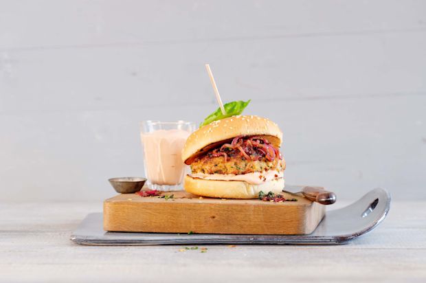 Poulet-Chorizo-Burger mit Balsamicozwiebeln