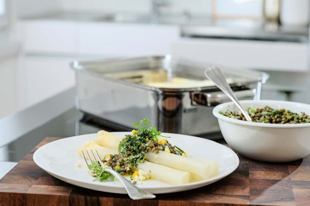 Gedämpfte Spargeln mit Linsen-Vinaigrette