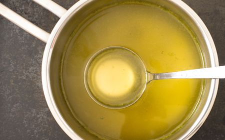 Hausgemachte Bouillon – so bleibt sie klar