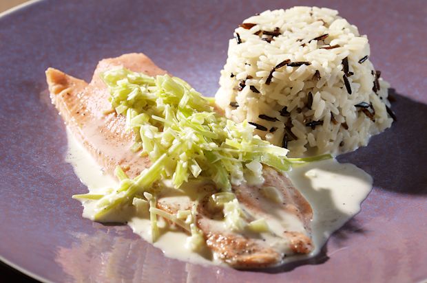 Lachsforellenfilet an Lauchsauce