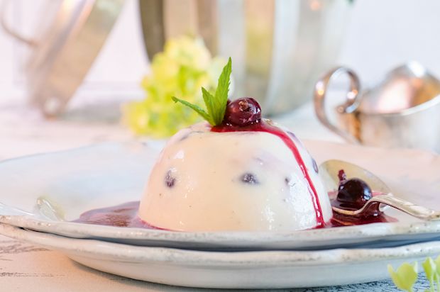 Jostabeeren-Ricotta-Panna cotta