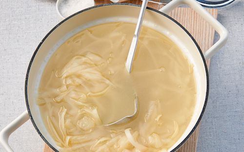 Aromatischer Spargelsud