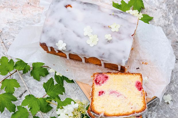 Zitronencake mit Himbeeren